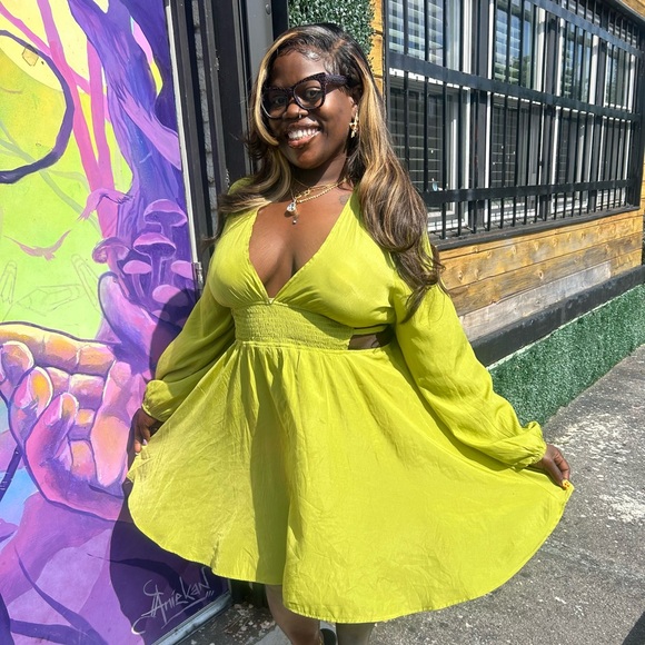 Dresses & Skirts - Sexy Green Cut Out Waist Tie Back Out Line Dress